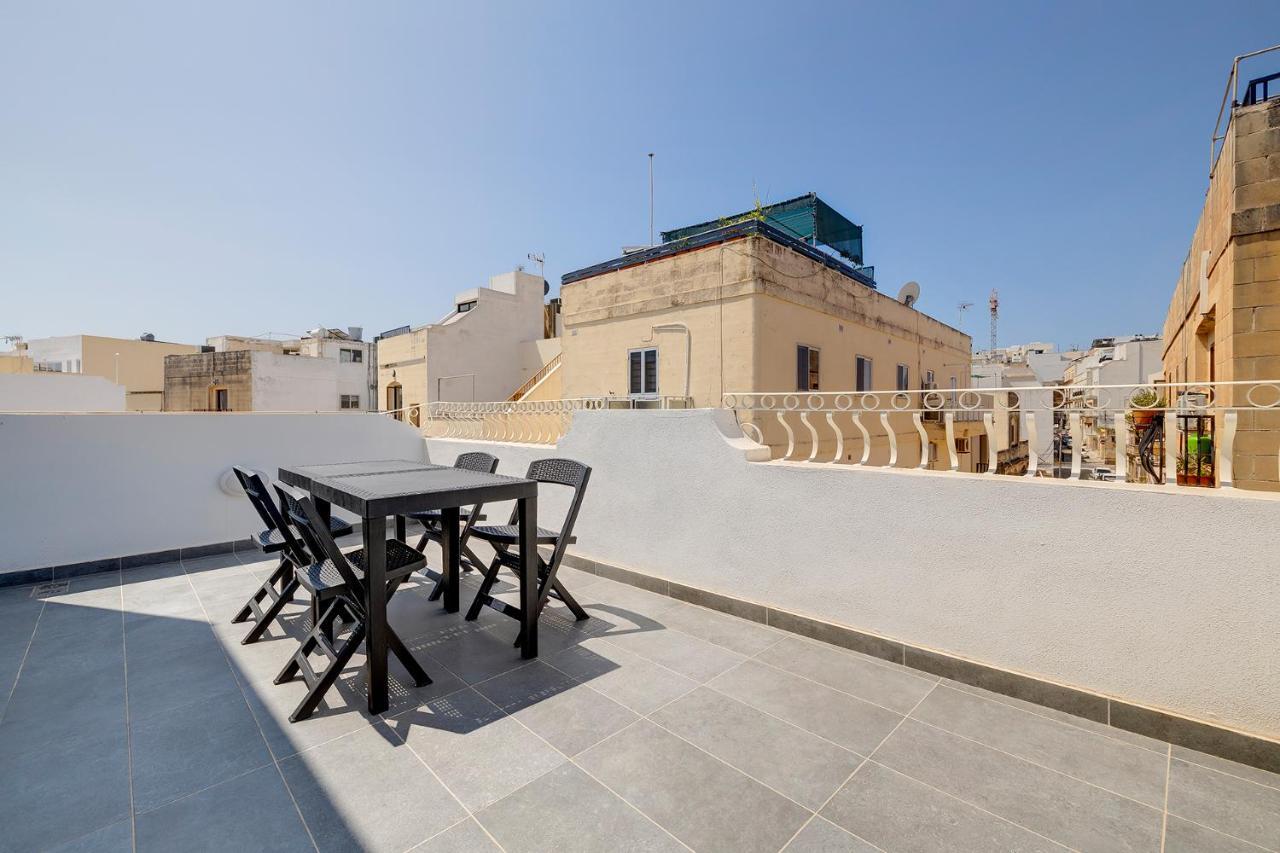 Stunning 2Br Holiday Penthouse In Central Слима Экстерьер фото